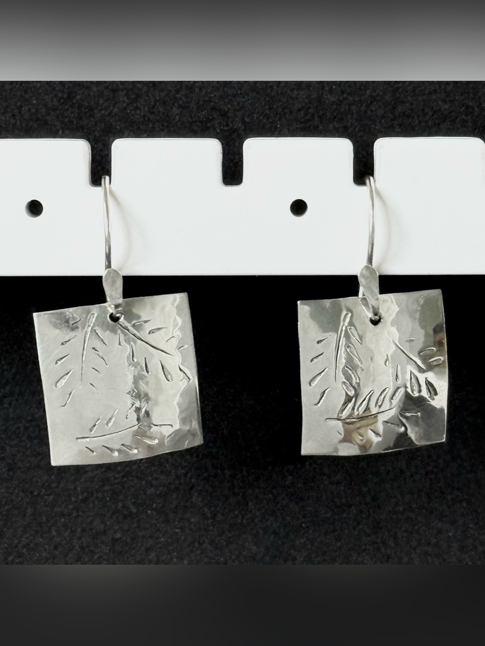 Vintage Signed Ann Harvey AH Sterling Silver Hand Chased Square Earrings - Picture 4 of 9